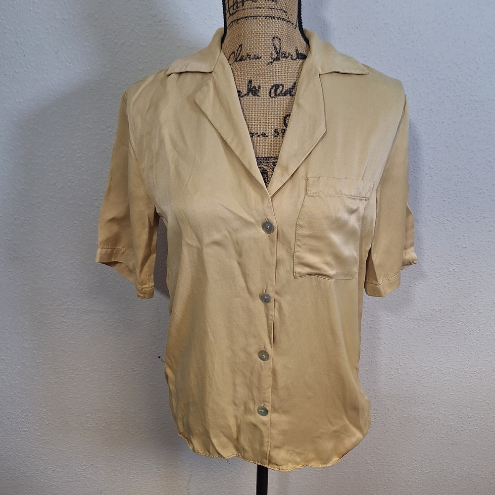 ZARA Satin Short Sleeve Blouse Shirt Size XS Light Beige Button-down with Collar